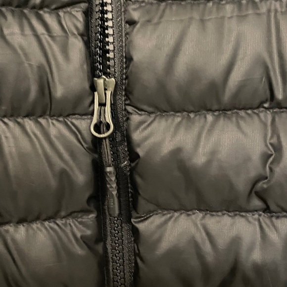 The North Face Men's Trevail Black lightweight Puffer Jacket in size medium - Picture 3 of 10